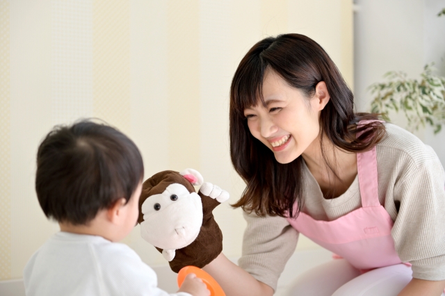 登園・降園の見守り保育士