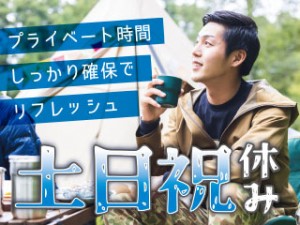 点滴用のキャップを製造する機械オペレーター