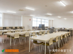 機械オペレーター／電子部品工場／2交替／月収28万円可／土日休み